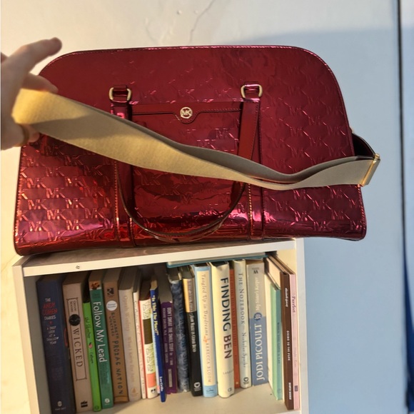 Gorgeous Red Metallic weekend (oversized) Structured Bag - Picture 7 of 7